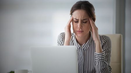 Küme tipi baş ağrısının belirtileri