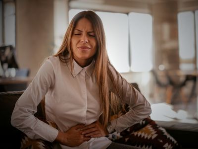geçmeyen mide ağrısı için ne zaman doktora gidilmeli
